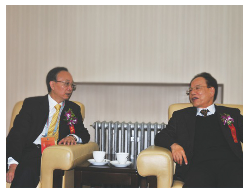 原煤炭工業(yè)部部長王森浩與石華輝董事長親切會(huì)談！